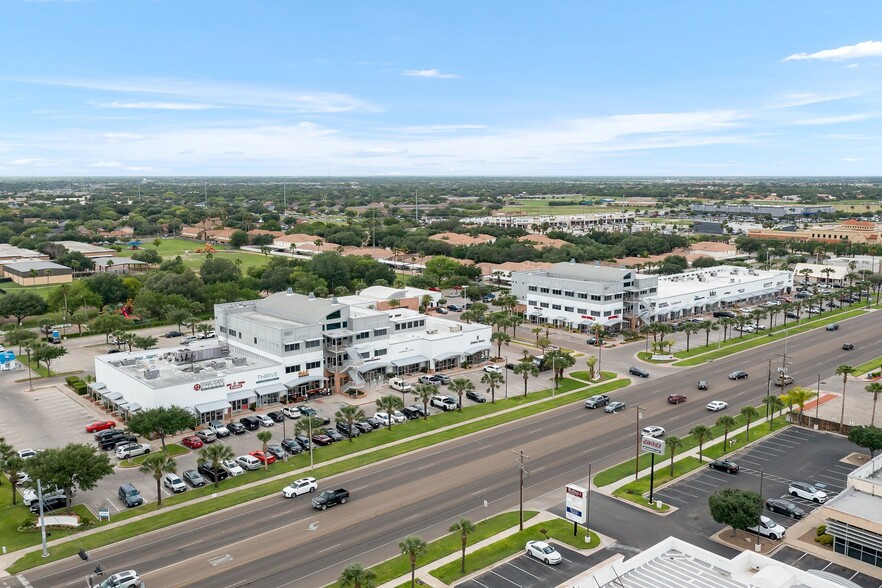 7017 N 10th St, McAllen, TX à louer - Photo de l’immeuble – Image 2 sur 8