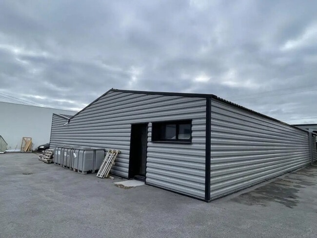 Plus de détails pour Local d'activités à louer