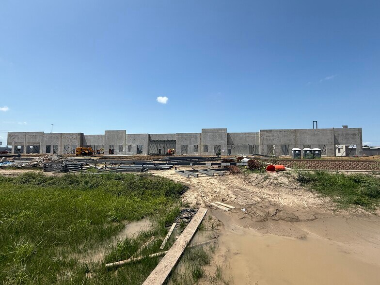 1320 W League City Pky, League City, TX à louer - Photo de l’immeuble – Image 3 sur 9