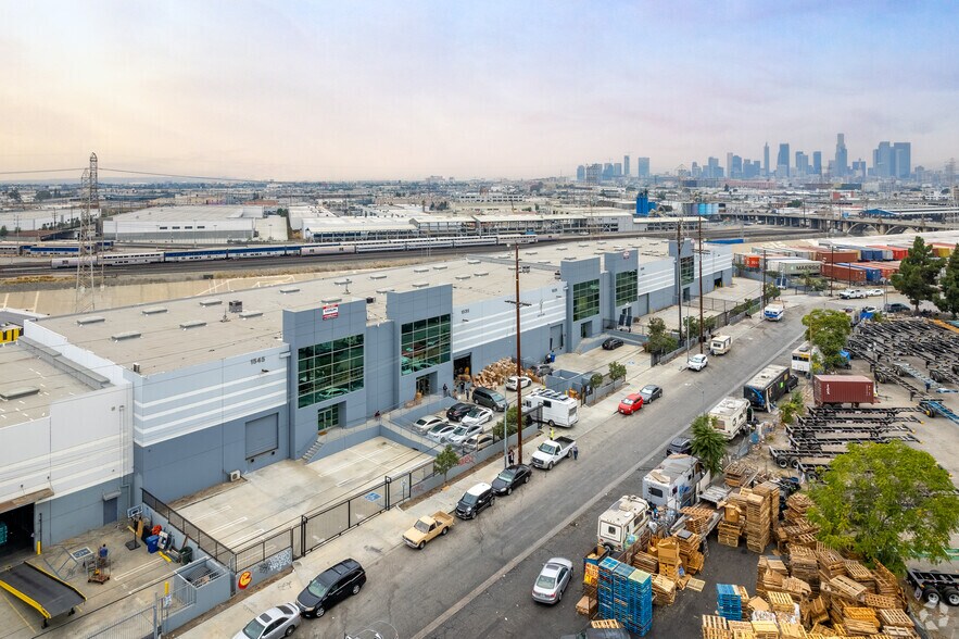1535 Rio Vista Ave, Los Angeles, CA à louer - Photo principale – Image 1 sur 4