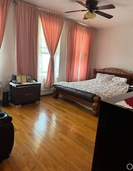 1727 E 14th St, Brooklyn, NY à vendre - Photo de l’immeuble – Image 2 sur 42
