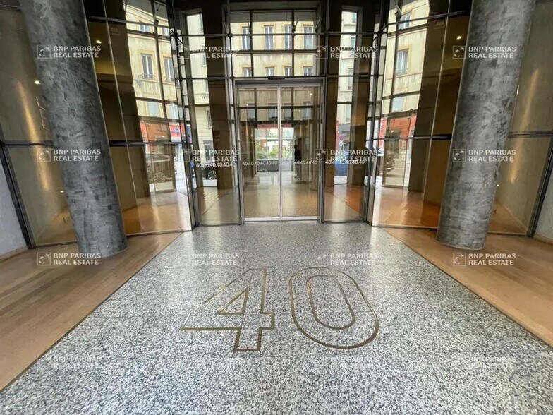 Bureau dans Lyon à louer - Hall d’entrée – Image 3 sur 10