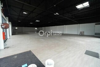 Plus de détails pour Local commercial à louer