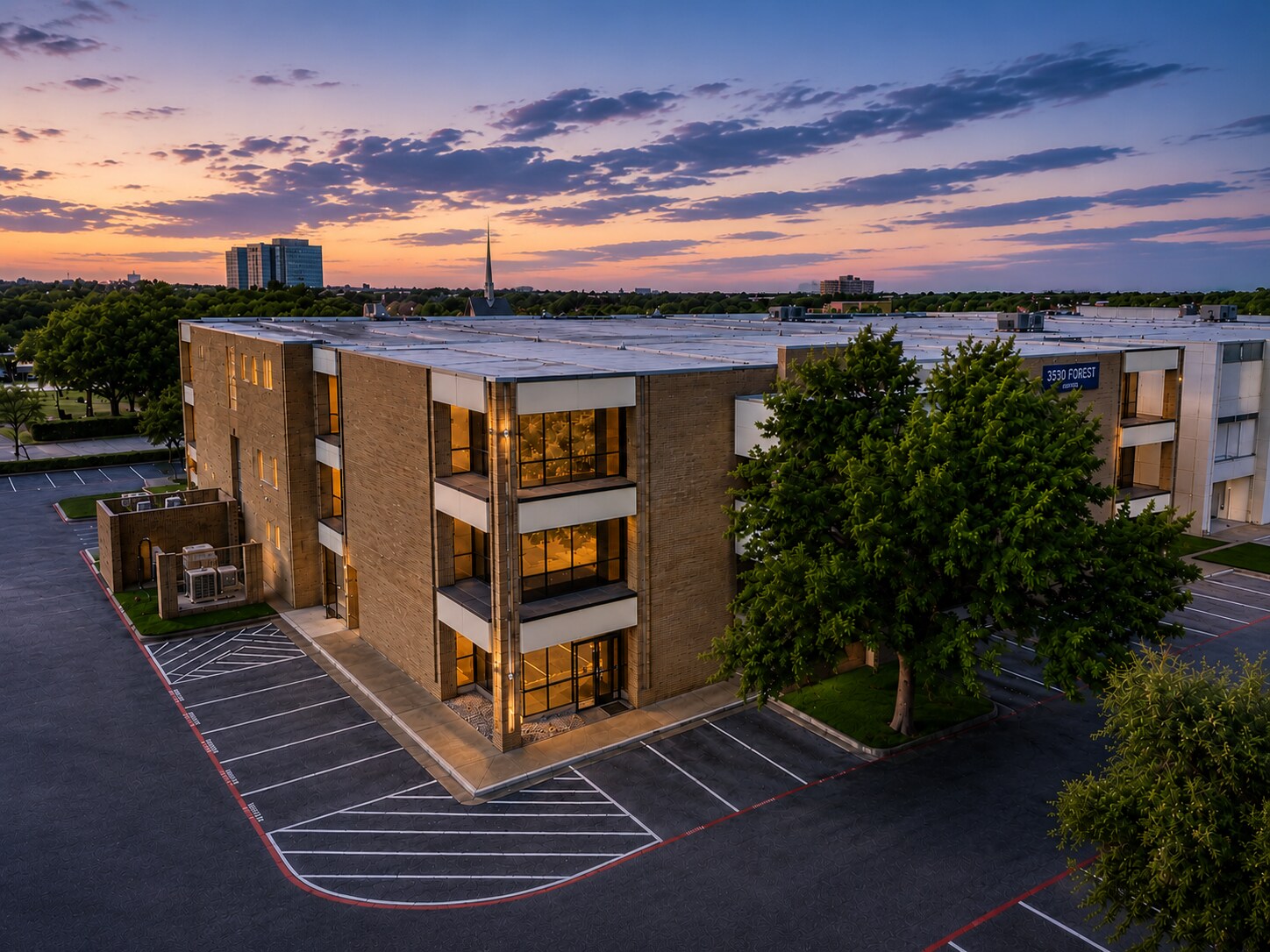 3530 Forest Ln, Dallas, TX à louer Photo de l’immeuble– Image 1 sur 7