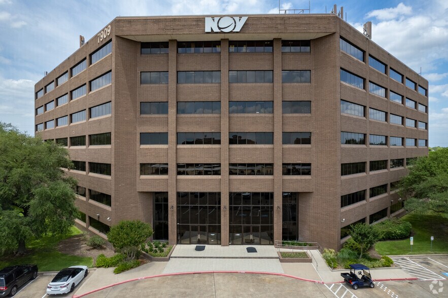 Westchase Office Buildings portefeuille de 3 biens à vendre sur LoopNet.fr - Photo de l’immeuble – Image 1 sur 3