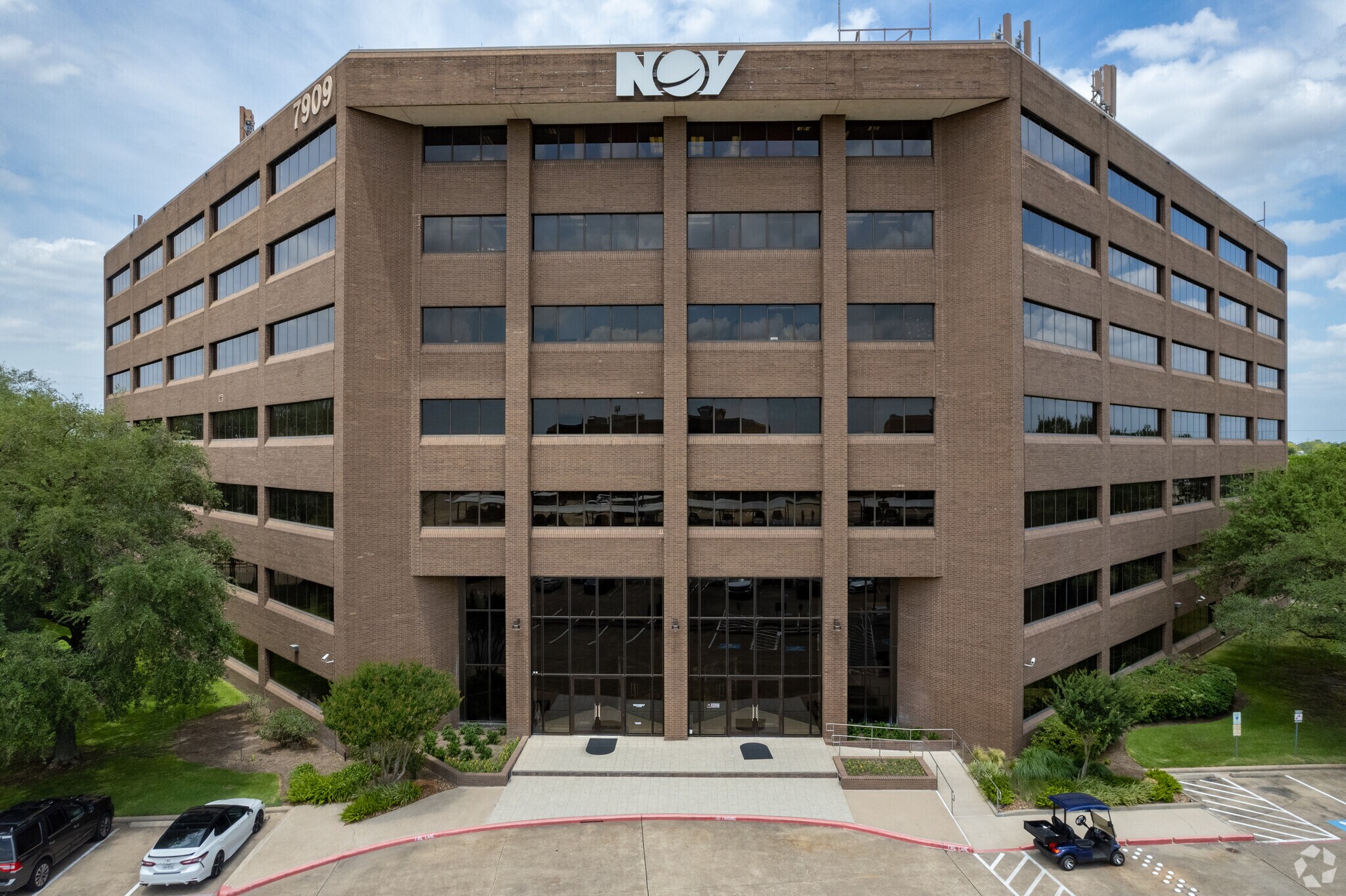 7909 Parkwood Circle Dr, Houston, TX à louer Photo de l’immeuble– Image 1 sur 6