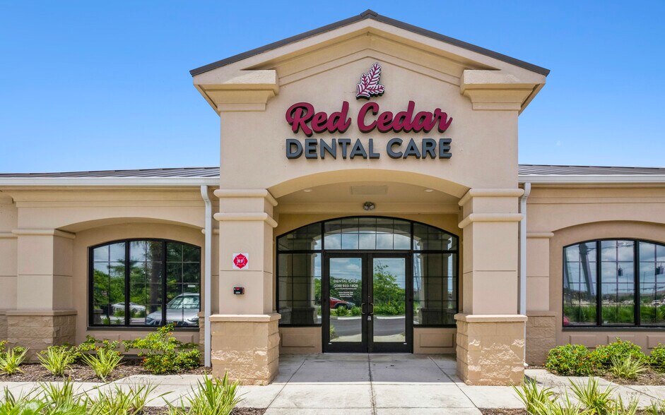 1701 Boy Scout Dr, Fort Myers, FL à vendre - Photo de l’immeuble – Image 2 sur 4