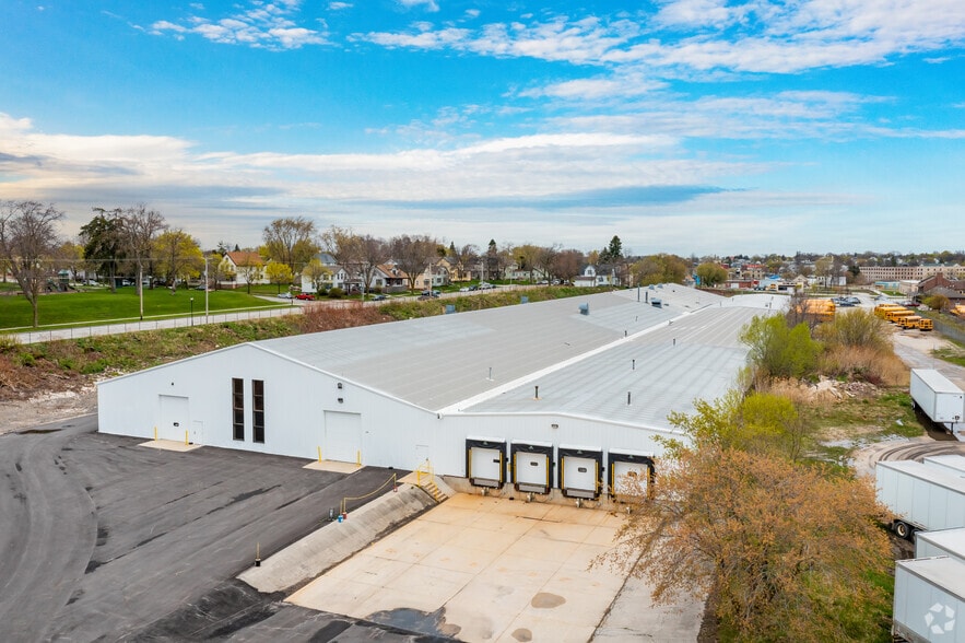 1213 Pennsylvania Ave, Sheboygan, WI à louer - Photo de l’immeuble – Image 3 sur 7