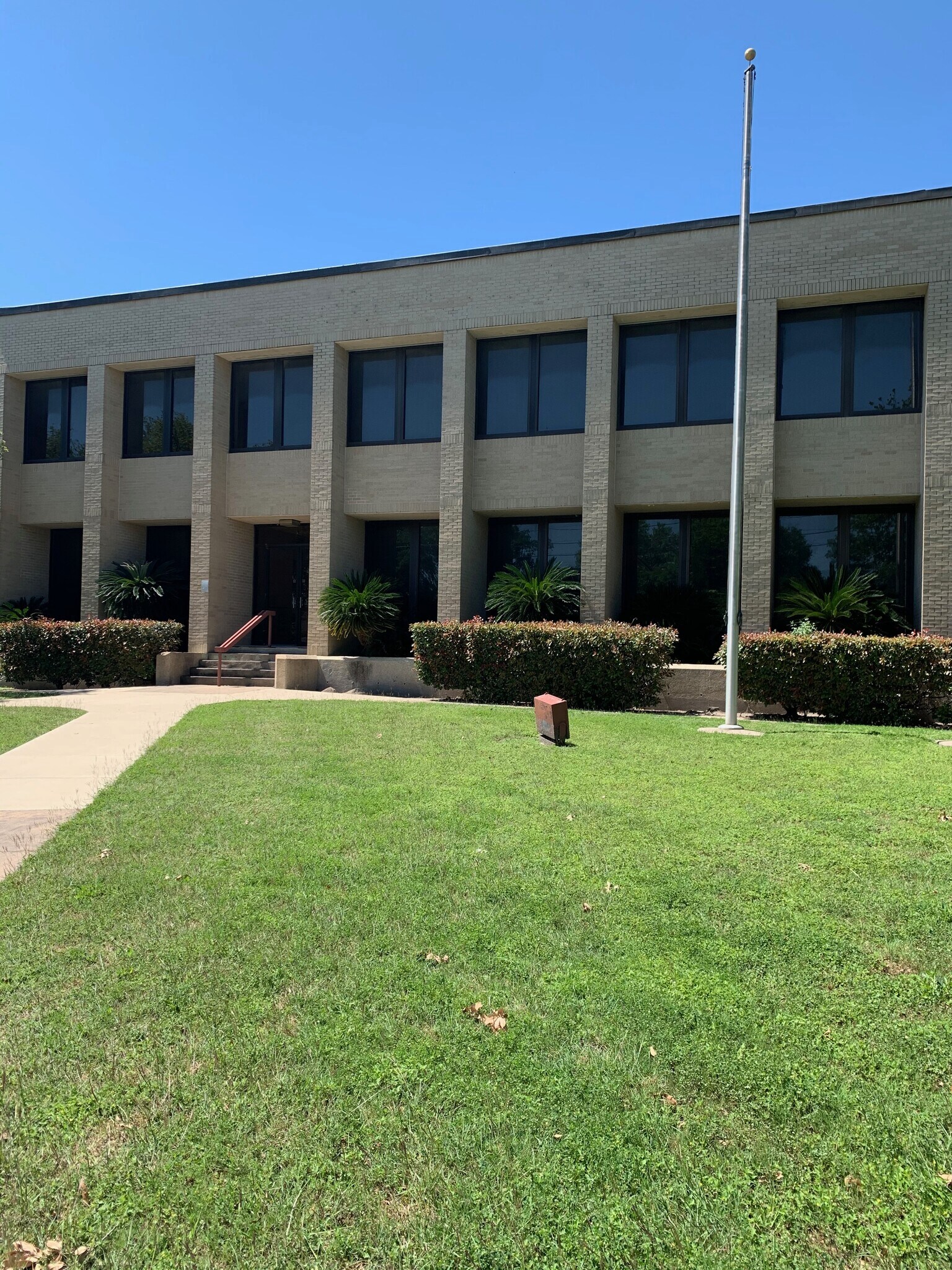 401 E Washington Ave, Navasota, TX à vendre Photo principale– Image 1 sur 9