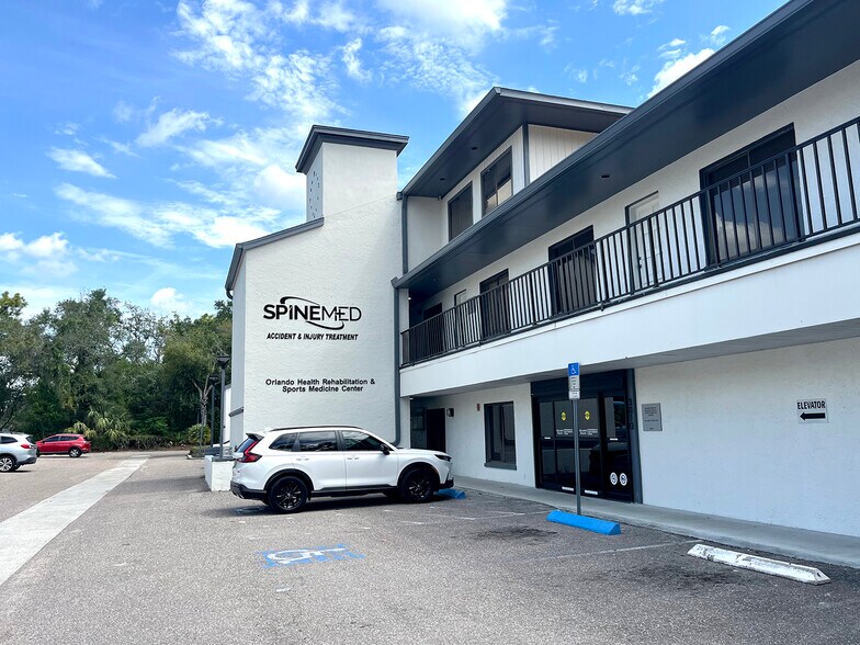 3010 E 138th Ave, Tampa, FL à louer - Photo de l’immeuble – Image 2 sur 10