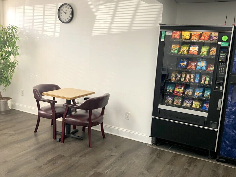 228-230 W Jersey St, Elizabeth, NJ à louer - Photo de l’immeuble – Image 3 sur 9