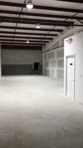 1550 Tileston Rd, Saint Cloud, FL à vendre - Photo de l’immeuble – Image 2 sur 29