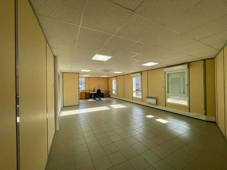 Bureau dans Bourgoin-Jallieu à louer - Photo intérieure – Image 1 sur 12
