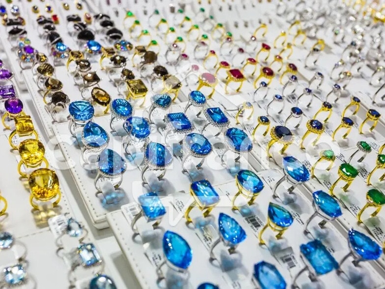 Local commercial dans Lyon à louer - Photo de l’immeuble – Image 3 sur 4