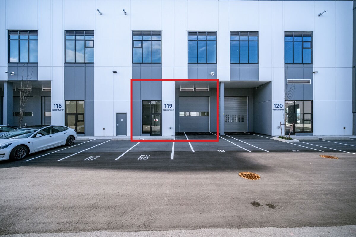 9123 Bentley St, Vancouver, BC à louer Photo intérieure– Image 1 sur 8