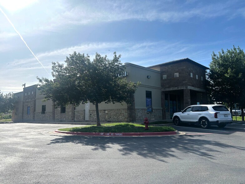2401 S A W Grimes Blvd, Round Rock, TX à vendre - Photo de l’immeuble – Image 1 sur 13