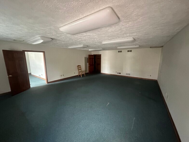 227 Rockdale Rd, Follansbee, WV à louer - Photo intérieure – Image 3 sur 5