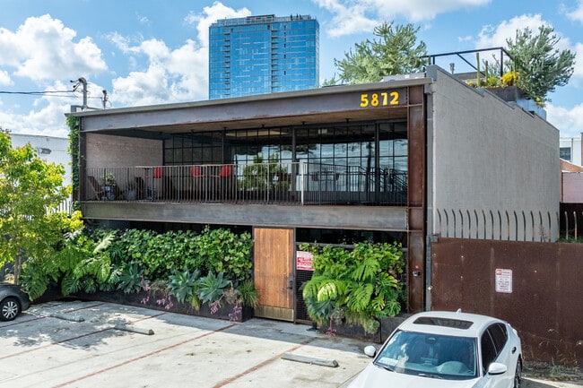 Plus de détails pour 5872 Smiley Dr, Culver City, CA - Bureau à louer
