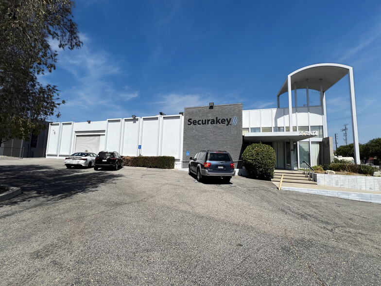 20301 Nordhoff St, Chatsworth, CA à louer - Photo de l’immeuble – Image 2 sur 5