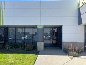 13177 Ramona Blvd, Irwindale, CA à louer Photo de l’immeuble– Image 2 sur 2