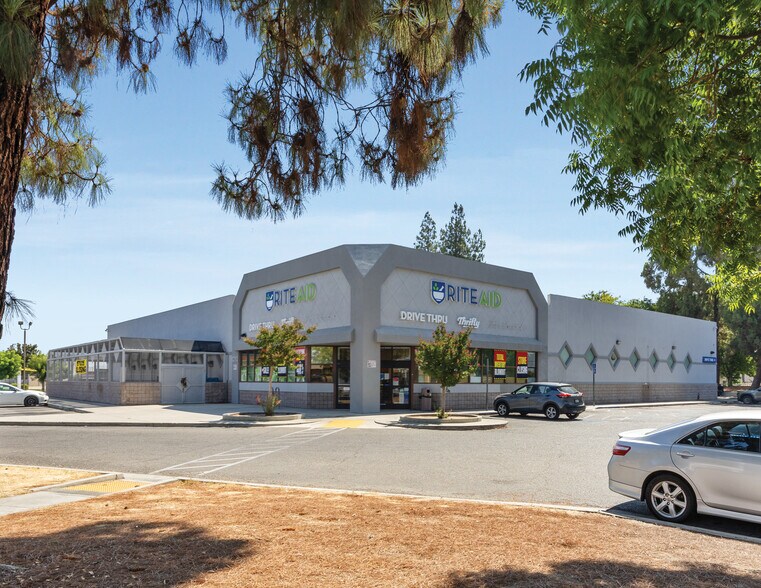 1210 N Blackstone Ave, Fresno, CA à vendre - Photo de l’immeuble – Image 1 sur 6
