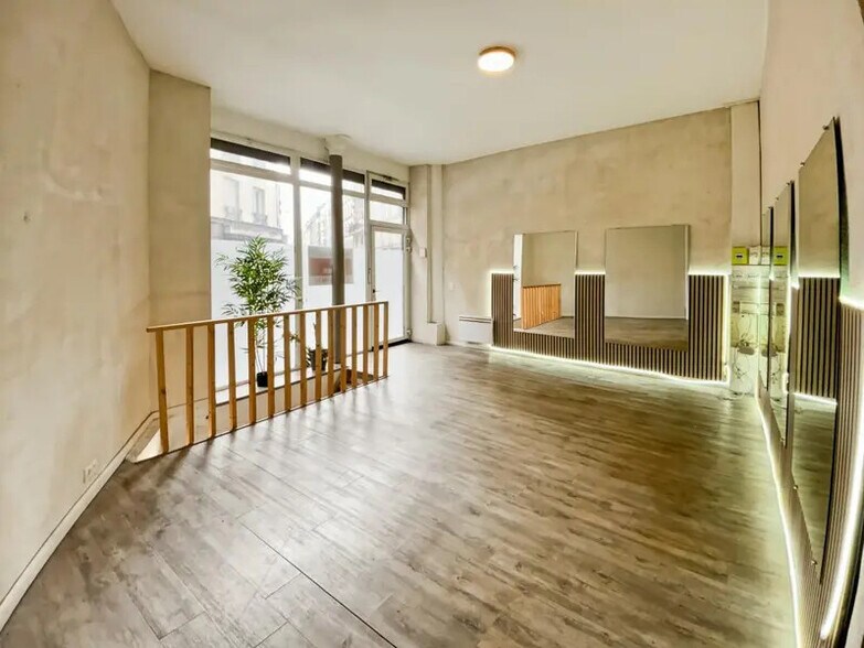 Rue De La Jonquière, Paris à louer - Photo de l’immeuble – Image 2 sur 6