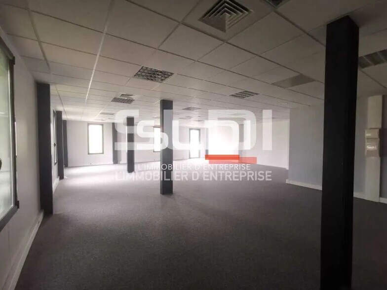 80 Rue Condorcet, Vaulx-Milieu à louer - Photo de l’immeuble – Image 2 sur 7