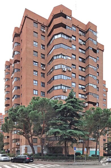 Calle de Pedro Rico, 31, Madrid, Madrid à louer - Photo principale – Image 1 sur 2