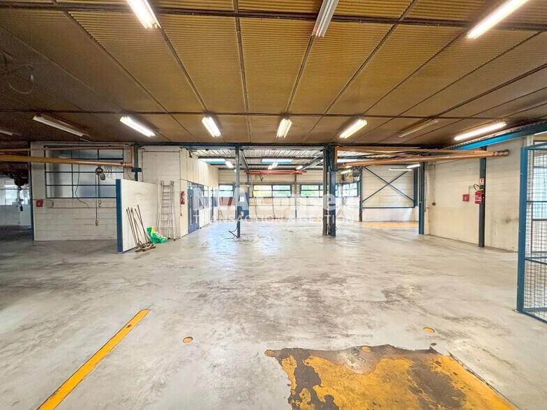 Local d'activités dans Argenteuil à vendre - Photo de l’immeuble – Image 3 sur 13