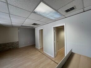 345 E Robertson St, Brandon, FL à louer Photo de l’immeuble– Image 1 sur 13