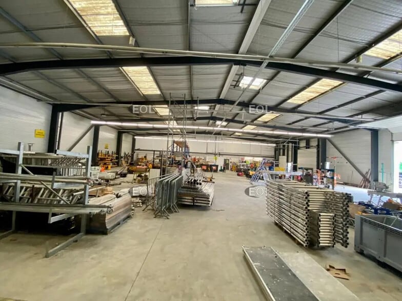 Local d’activités dans Aix-en-Provence à louer - Photo de l’immeuble – Image 2 sur 5