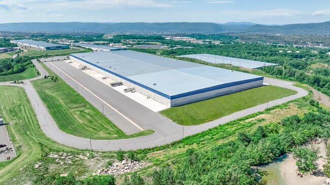 Plus de détails pour 460-480 Research Dr, Pittston Township, PA - Industriel/Logistique à louer
