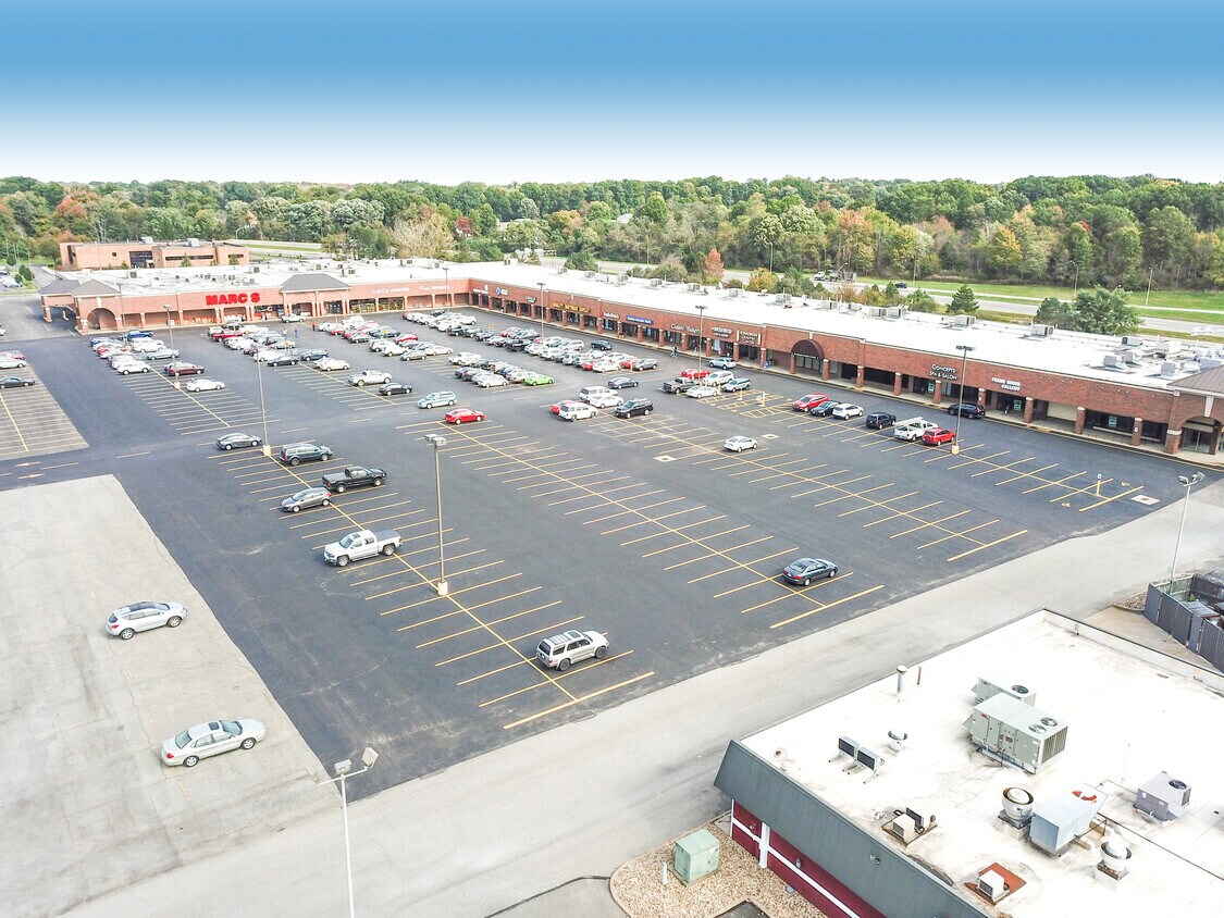 7121-7165 Tiffany Blvd, Youngstown, OH à louer Photo de l’immeuble– Image 1 sur 2