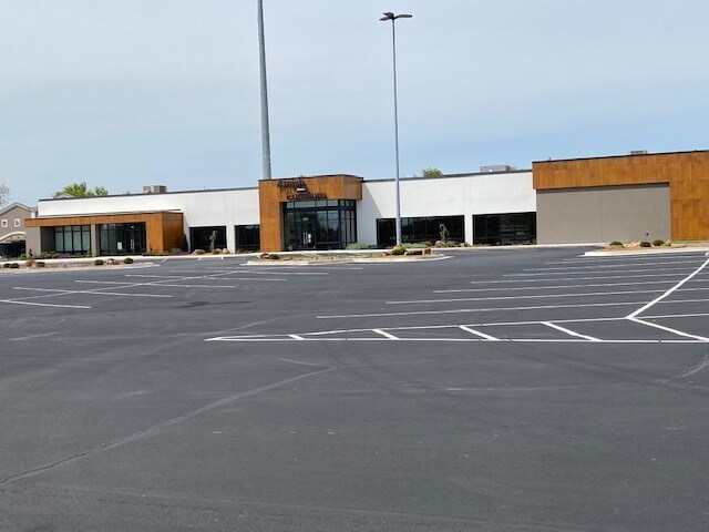 3717-3737 W Main St, Norman, OK à louer - Photo de l’immeuble – Image 3 sur 5