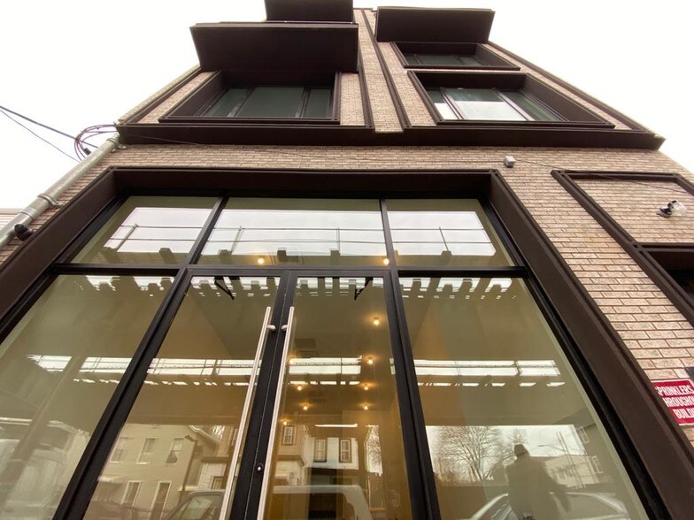 2746 Fulton St, Brooklyn, NY à louer - Photo de l’immeuble – Image 3 sur 3