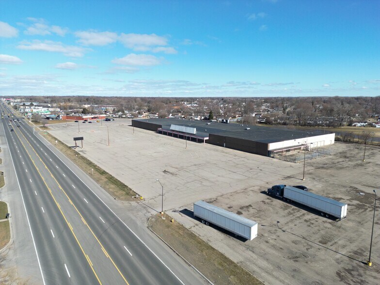 34800 Groesbeck Hwy, Clinton Township, MI à louer - Photo de l’immeuble – Image 2 sur 20