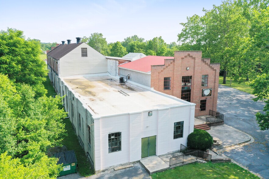 144 Runnymeade rd, Bunker Hill, WV à vendre - Photo de l’immeuble – Image 2 sur 30