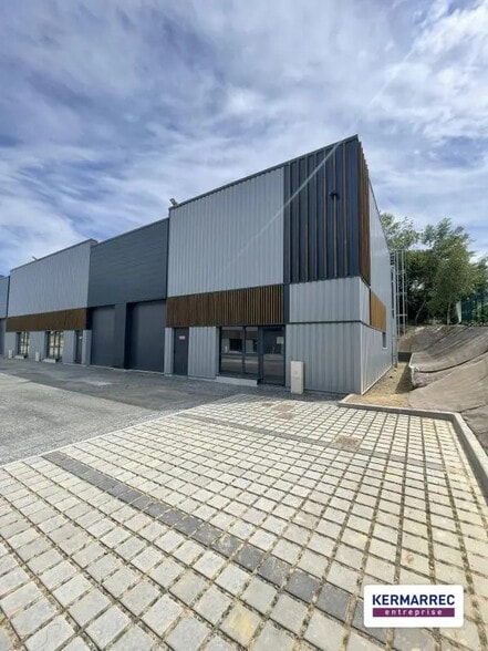 Local d'activités dans Vitré à vendre - Photo de l’immeuble – Image 2 sur 6