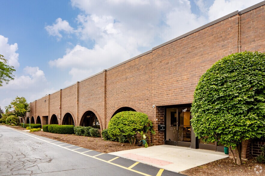 747-797 S Glenn Ave, Wheeling, IL à louer - Photo de l’immeuble – Image 2 sur 11