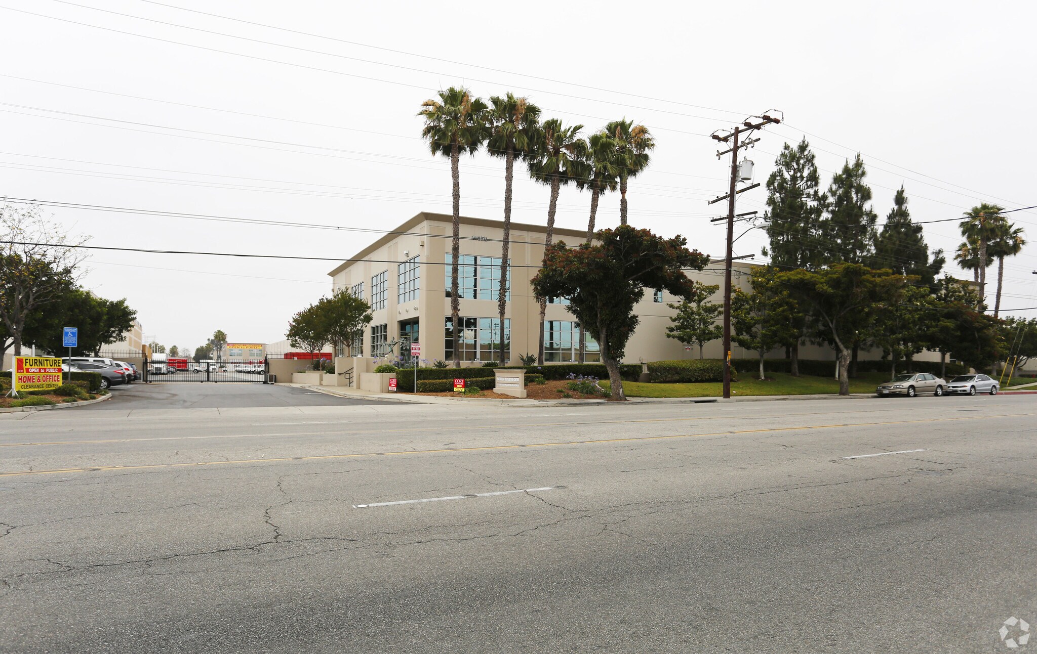 14350 Garfield Ave, Paramount, CA à louer Photo de l’immeuble– Image 1 sur 6