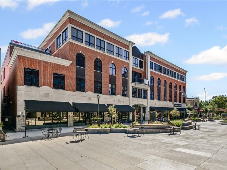 1 E Main St, Champaign, IL à louer - Photo de l’immeuble – Image 1 sur 20