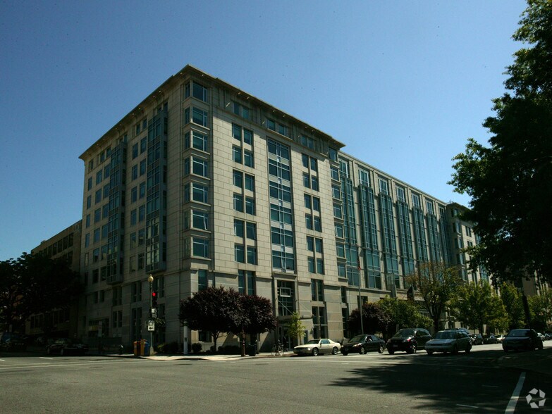1957-1959 E St NW, Washington, DC à louer - Photo de l’immeuble – Image 2 sur 2