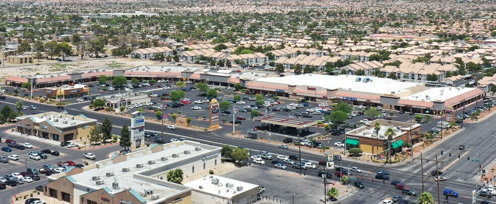 450-570 N Nellis Blvd, Las Vegas, NV à louer - Photo de l’immeuble – Image 1 sur 12