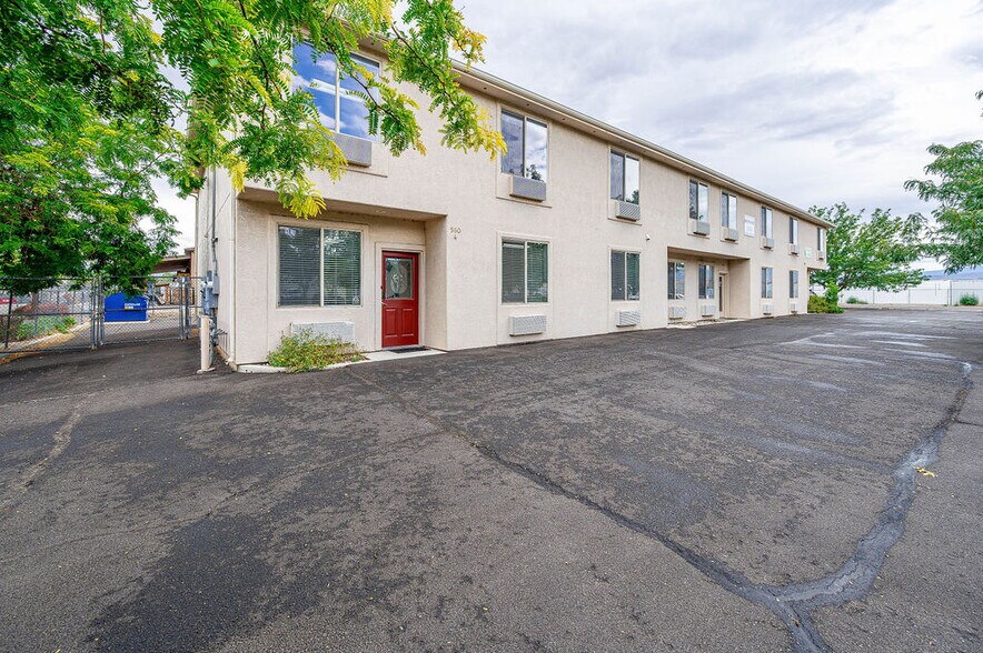 560 S Commercial Dr, Grand Junction, CO à louer - Photo de l’immeuble – Image 1 sur 11