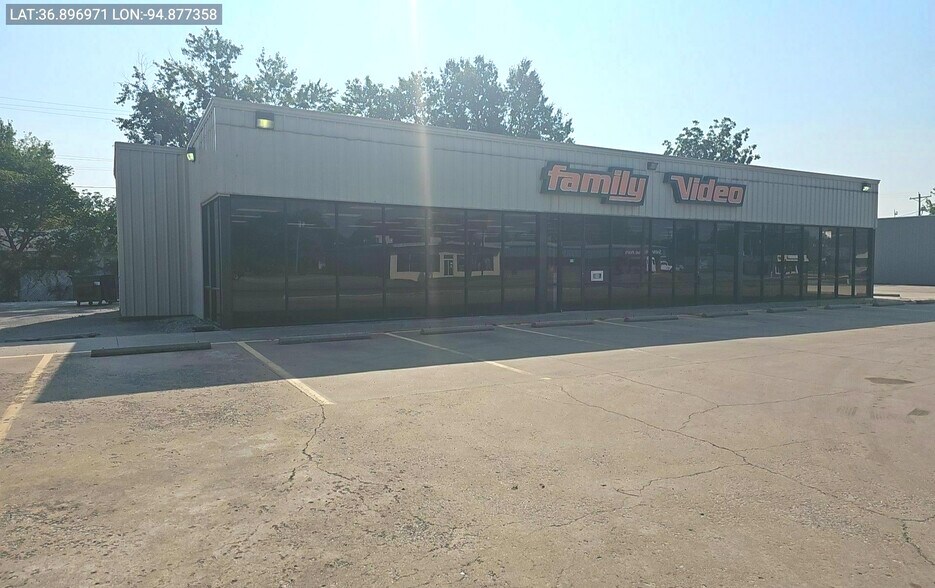 1912 N Main St, Miami, OK à louer - Photo de l’immeuble – Image 3 sur 4