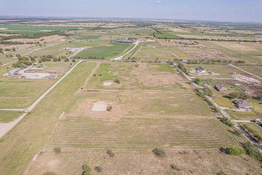 12480 Flow Rd, Krum, TX à vendre - Photo de l’immeuble – Image 2 sur 13