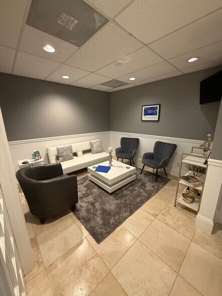 3975 20th St, Vero Beach, FL à louer - Photo intérieure – Image 3 sur 18