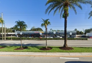 357-379 NE 167th St, Miami, FL à louer Photo de l’immeuble– Image 2 sur 3