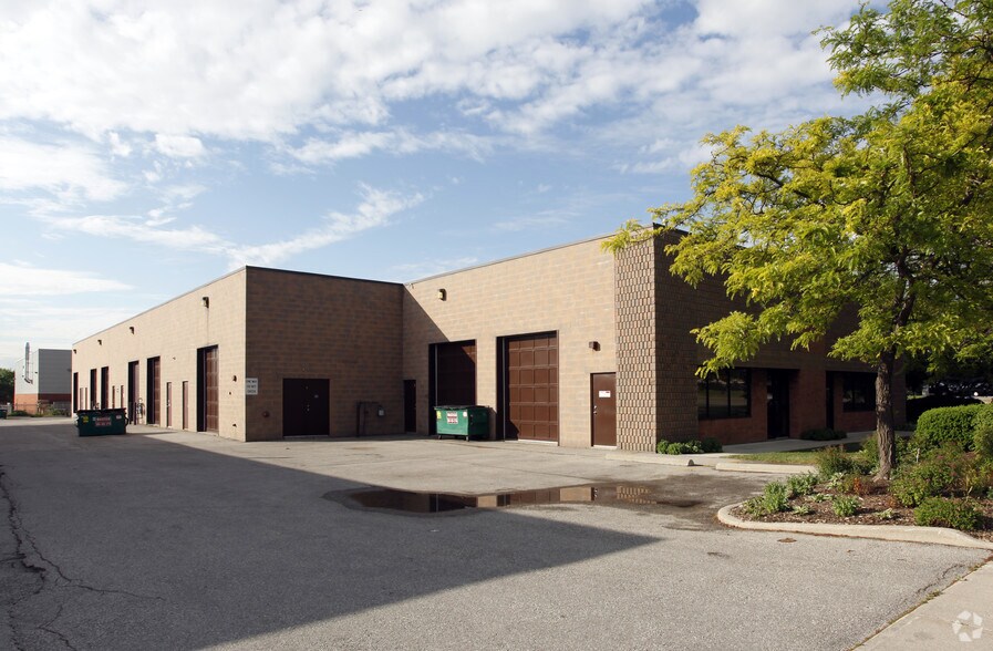 5285 Tomken Rd, Mississauga, ON à louer - Photo de l’immeuble – Image 2 sur 2
