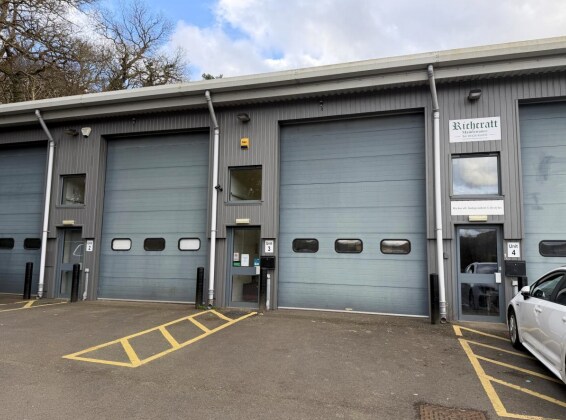 8 Station Hl, Chudleigh à louer - Photo principale – Image 1 sur 3